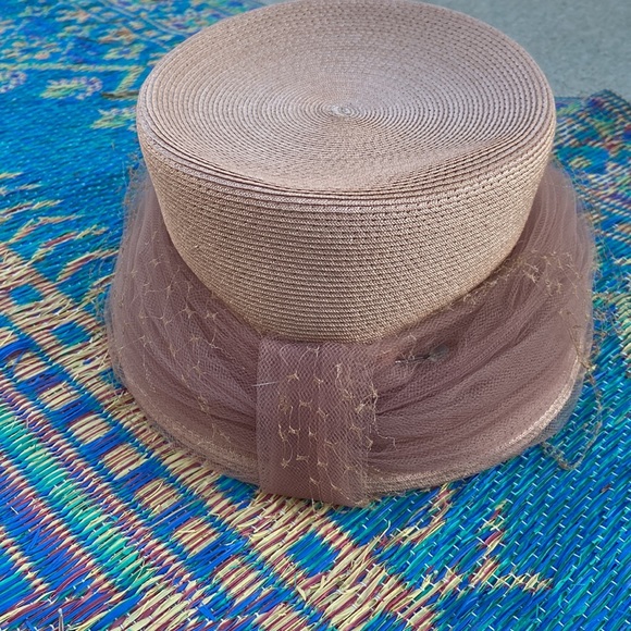 Evelyn Varon peach beige classic 1940’s hat excellent condition size 22 - Picture 9 of 9